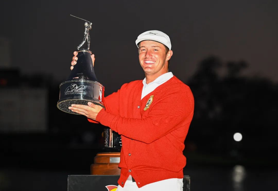 致敬高球国王!拉姆，麦克罗伊决胜湾丘！德尚博因伤退赛