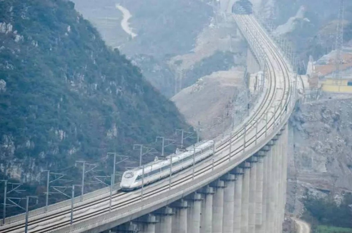 高铁怎么供电视频教程,高铁高压线工作原理