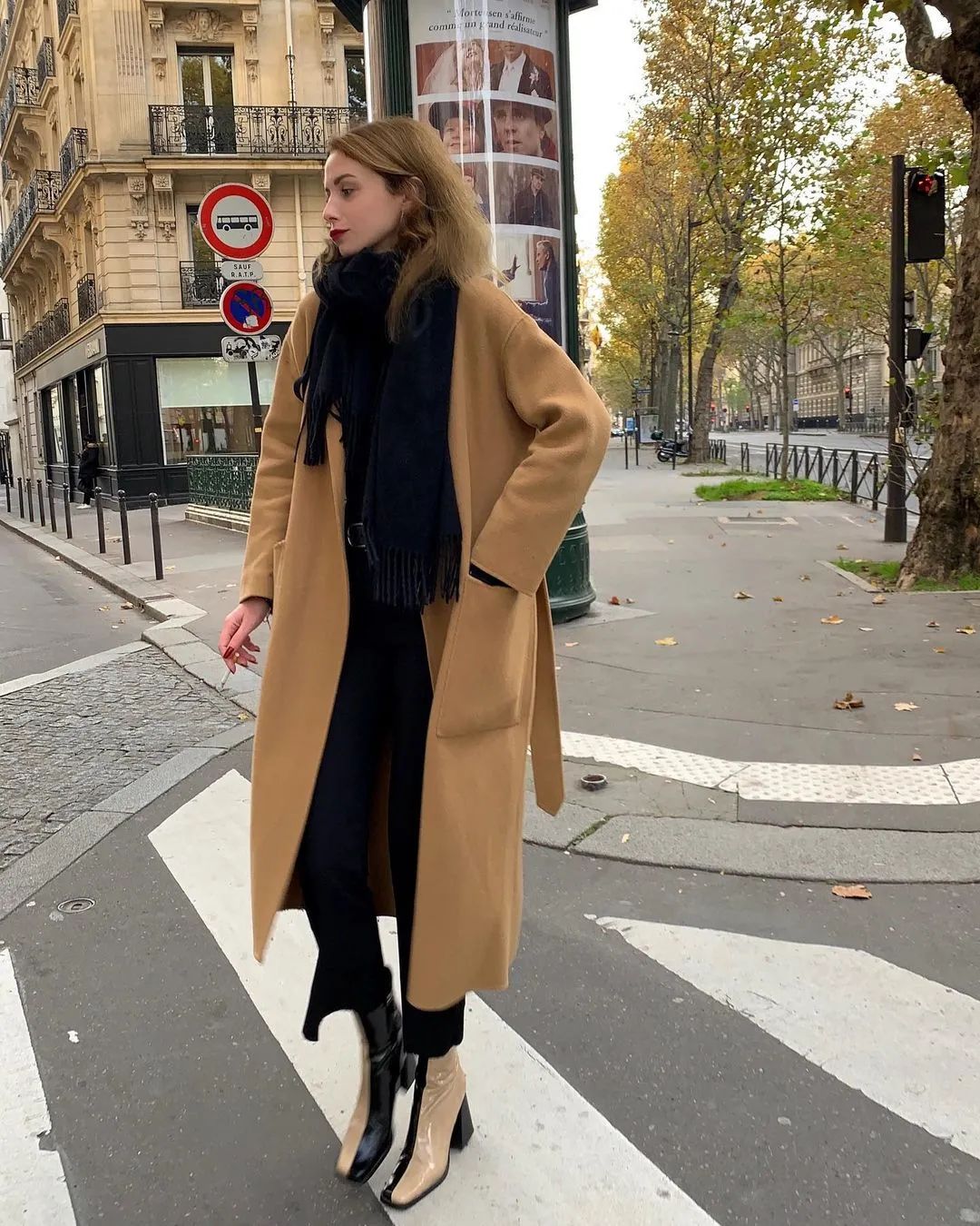 棕驼色大衣高级感穿搭,米驼棕大衣配什么颜色的内搭衬衫