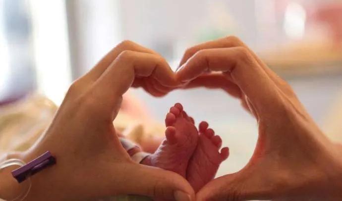 27岁男人娶48岁女人是什么感觉？这女人讲了真心话