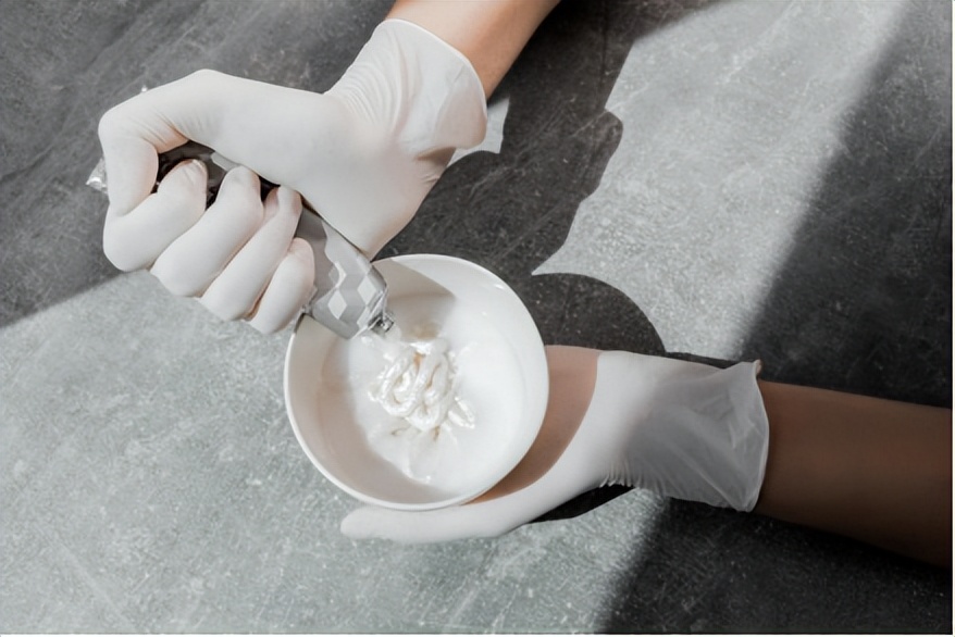 哪种染发剂最好最安全些,施华蔻染发无氨温和染发剂安全吗