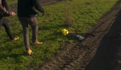 鸡蛋从100米高空落下怎样,鸡蛋怎样从高空中掉下来不碎