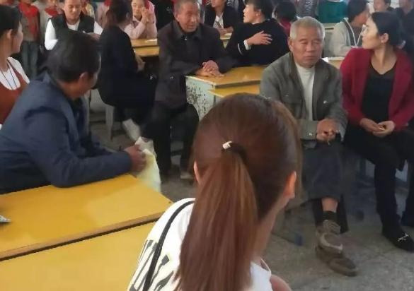 小学三年级作文写妈妈事件,小学生作文我的妈妈网上火了