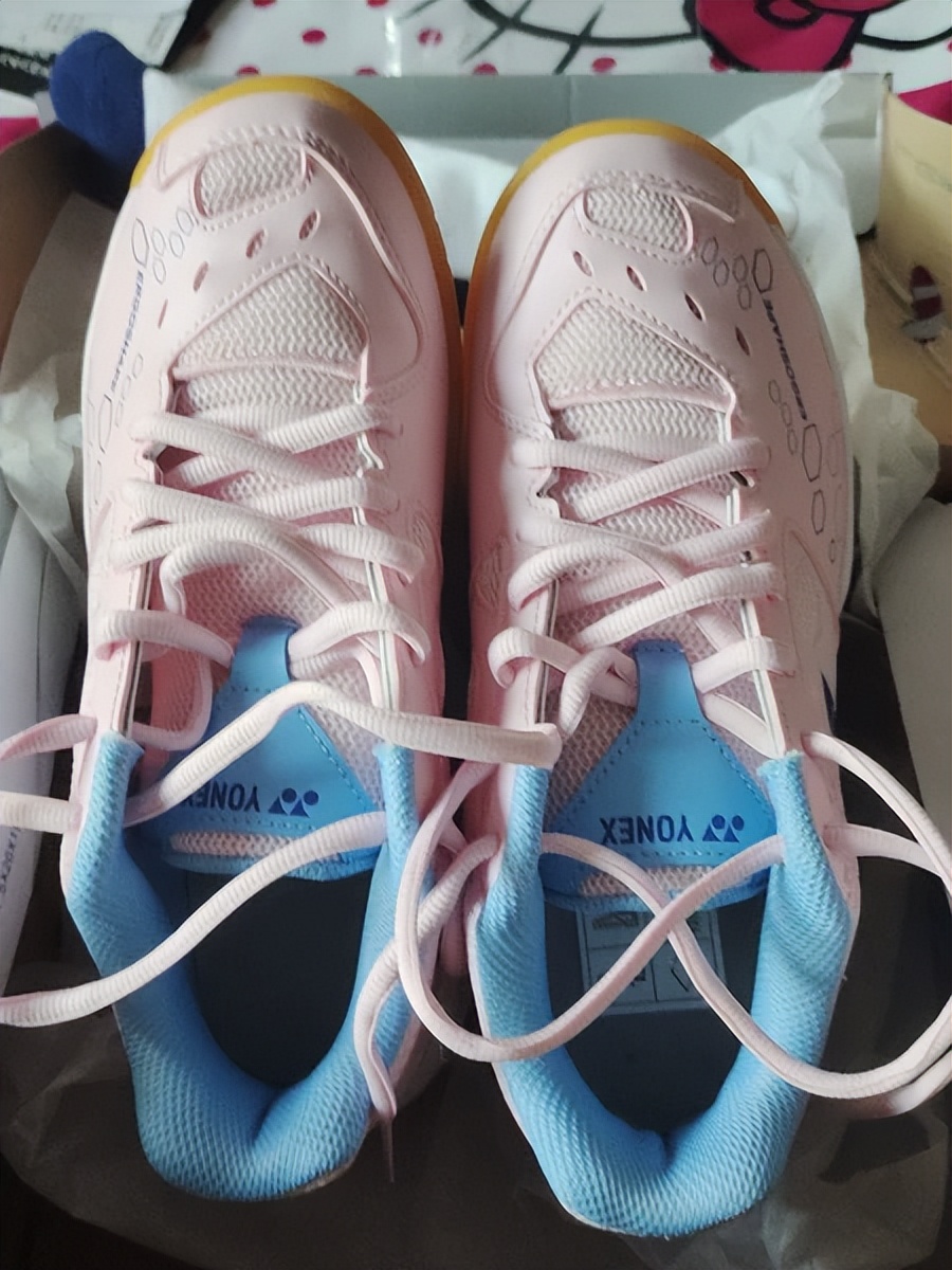 什么牌子羽毛球鞋最好,羽毛球鞋哪个牌子最好耐用又便宜