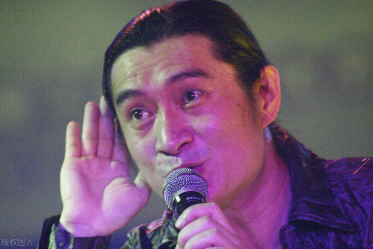 “*独台**克星”穿了一件印有“日本投降”的T恤衫。网友评论真帅