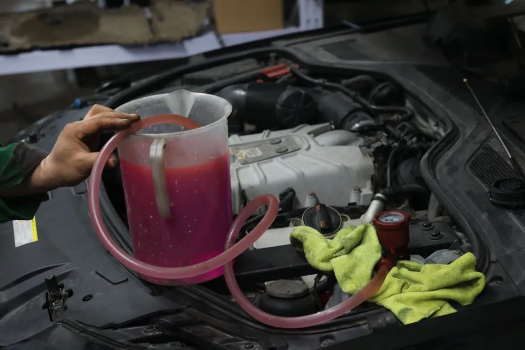 小伙100多万买宝马,小伙花了52万买了奥迪a8