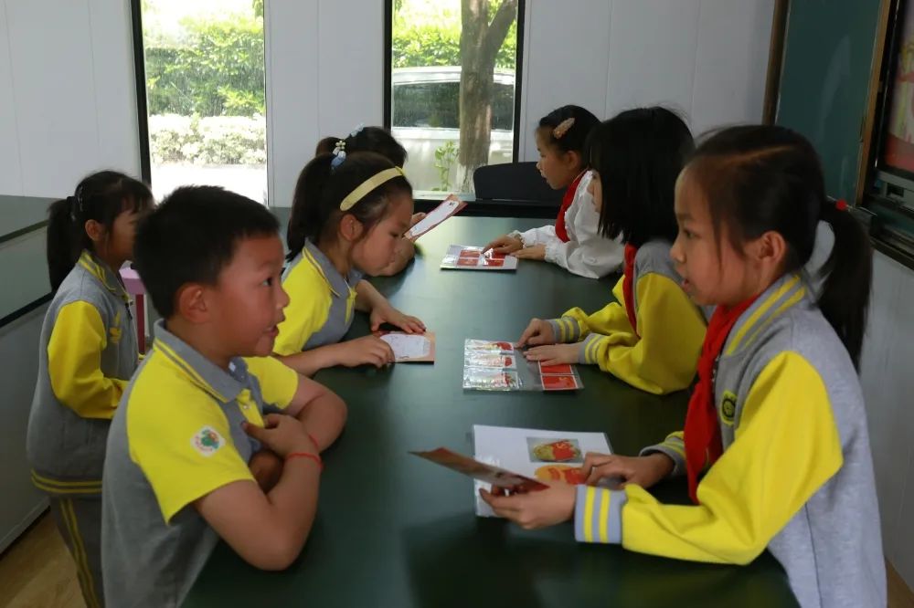 学习二十大争做好队员——二实小一年级新生队前教育闯关活动