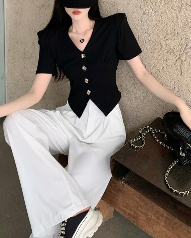 永不过时的黑白色经典穿搭,黑白搭配才是流行的颜色