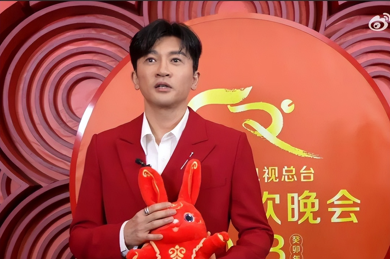 2020鏄ユ櫄浼楀鏄庢槦鍚屽彴婕斿敱,鏄ユ櫄鑰佹瓕鍞卞鍚屽彴