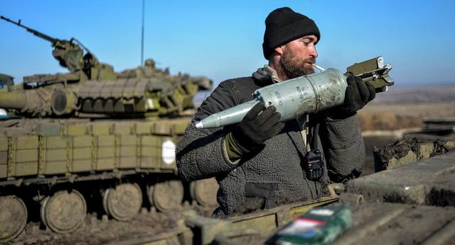 *夹弹**一捏就碎，犹太小伙卖“老*药弹**”坑美国3亿，却因抠门被抓？