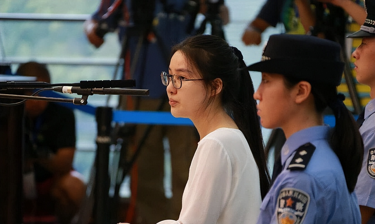 “炫富鼻祖”郭美美：坐拥干爹无数，出狱后因卖假药二进宫