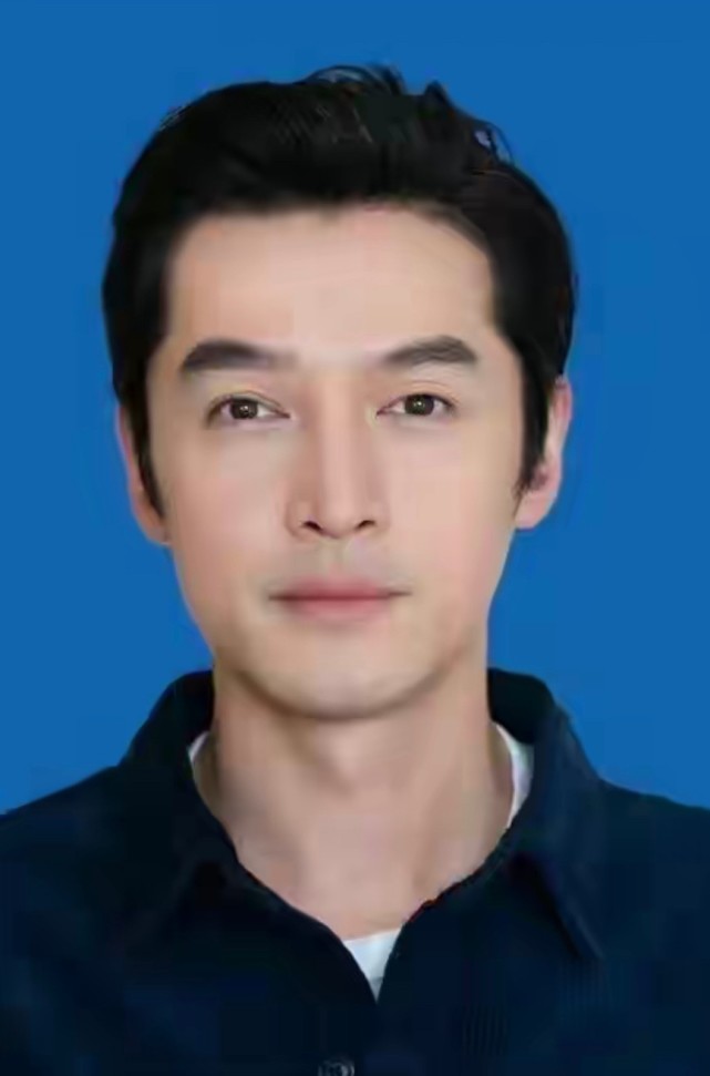 胡歌穿西装配什么裤子,胡歌太年轻一袭西装尽显精英范儿