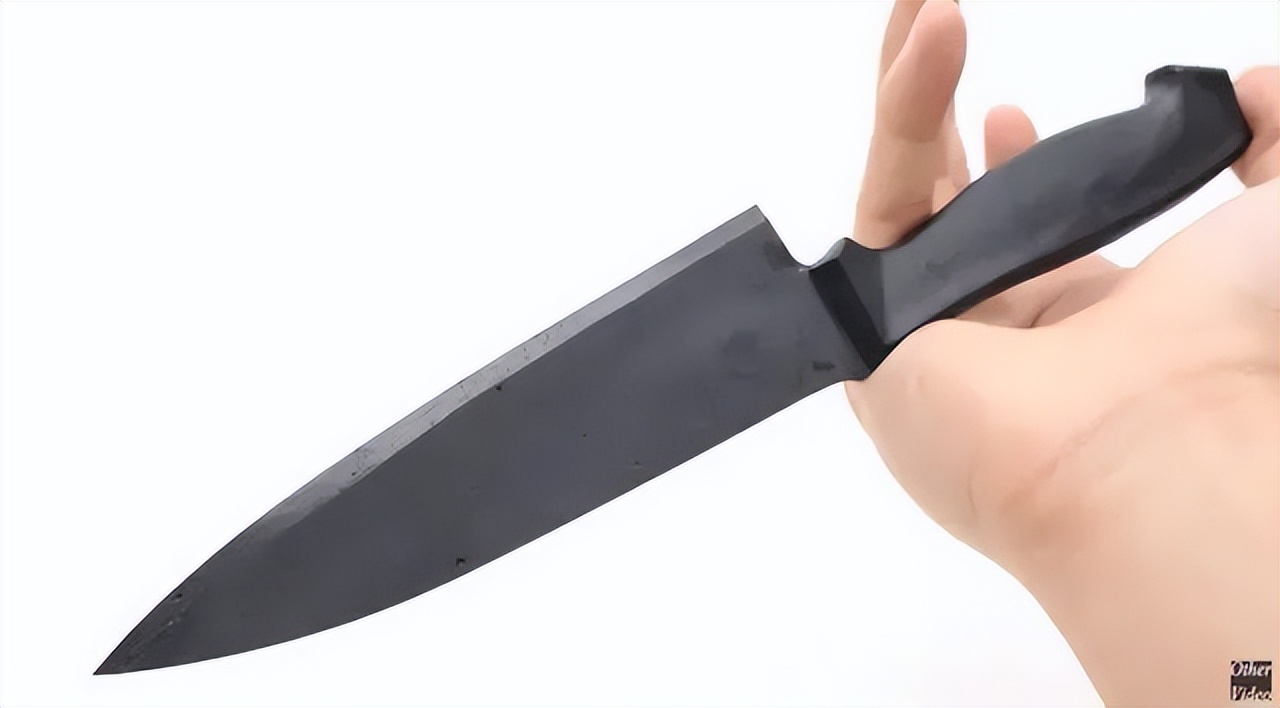 日本小哥用豆腐做刀,日本小哥铸刀全过程视频