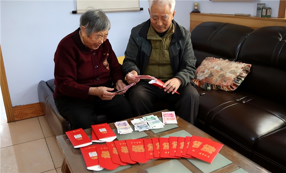 给“压岁钱”其实也有讲究，除夕给和初一给区别很大，别选错了