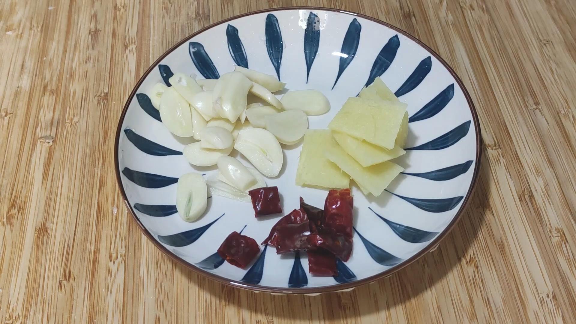 排骨做法不要糖,做粉蒸排骨排骨需要焯水去血水吗