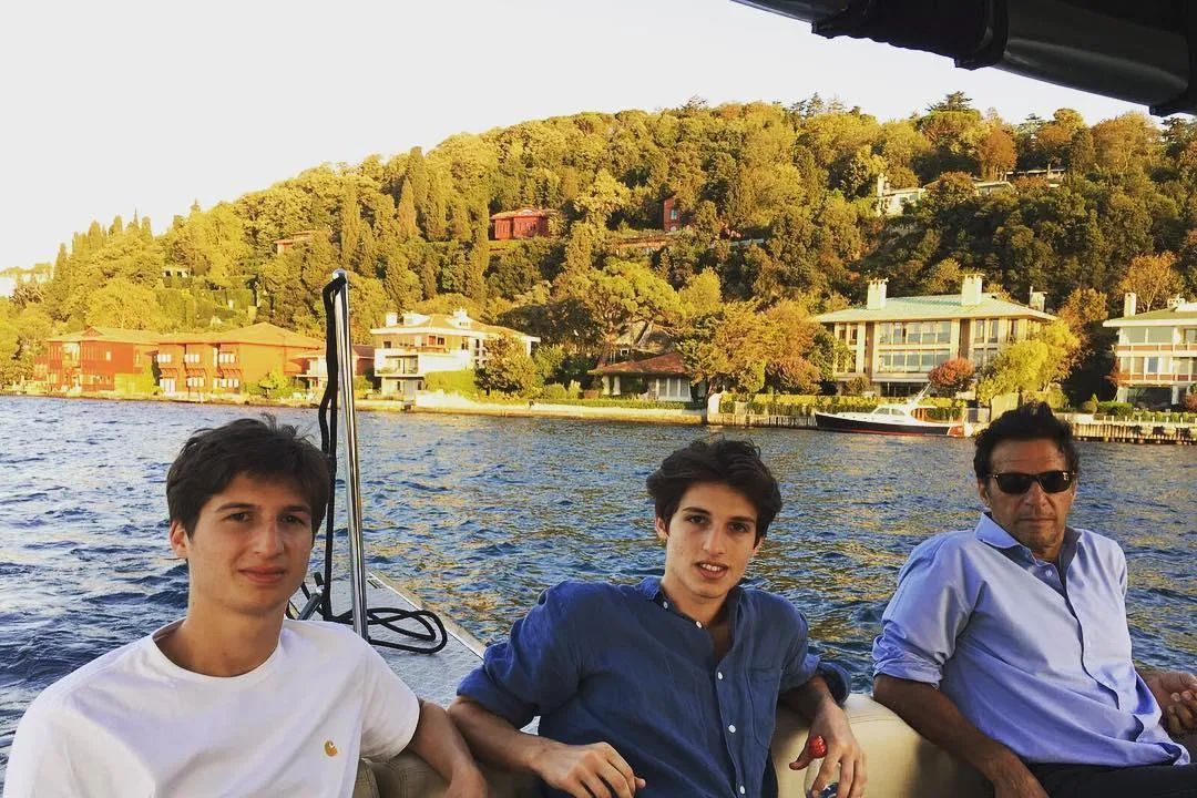 那位曾靓绝时尚圈、串起欧洲上流社会的超模为何落魄至此……