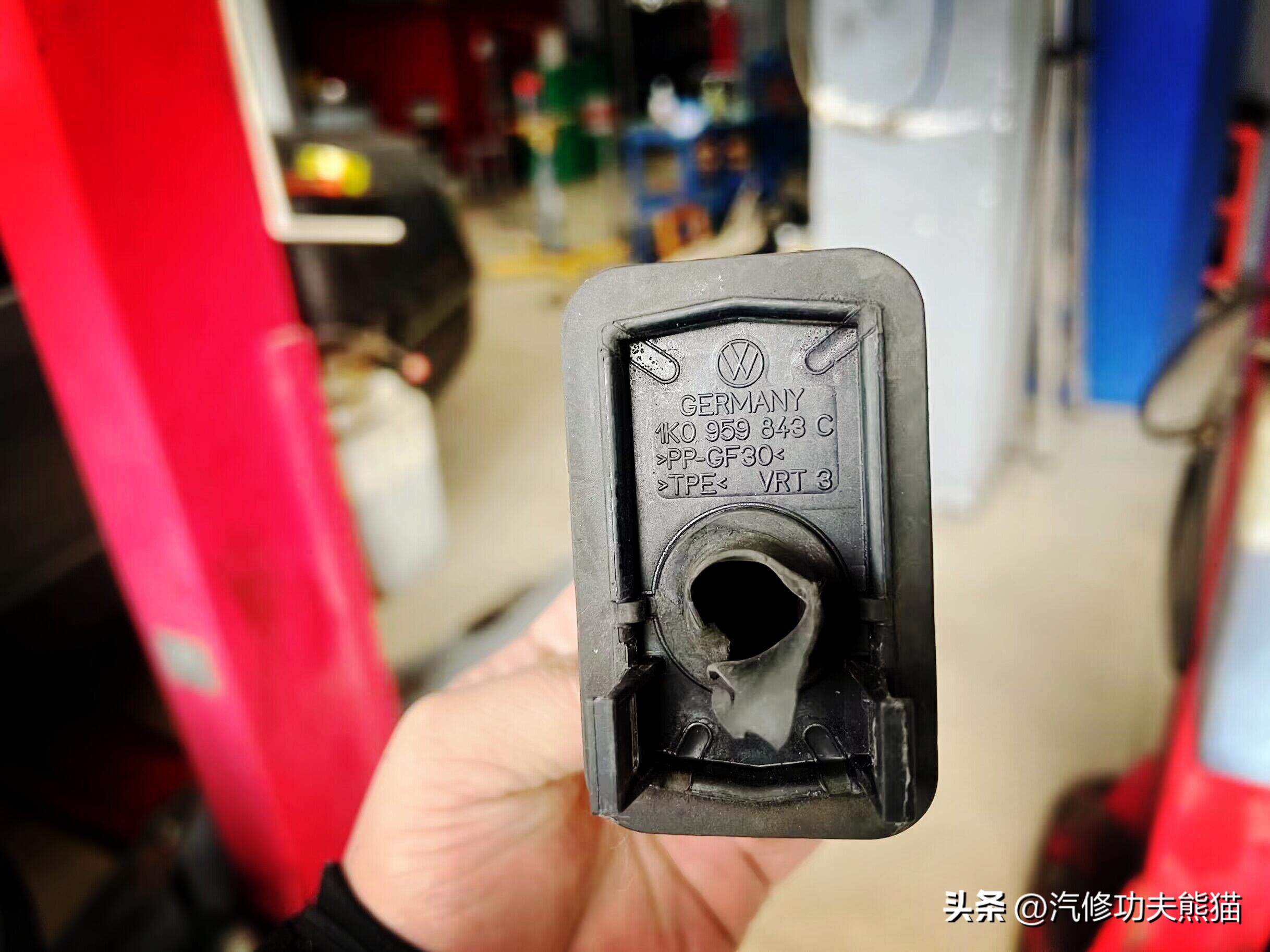 父亲老车翻新修复,父亲去世留下了的车去翻新