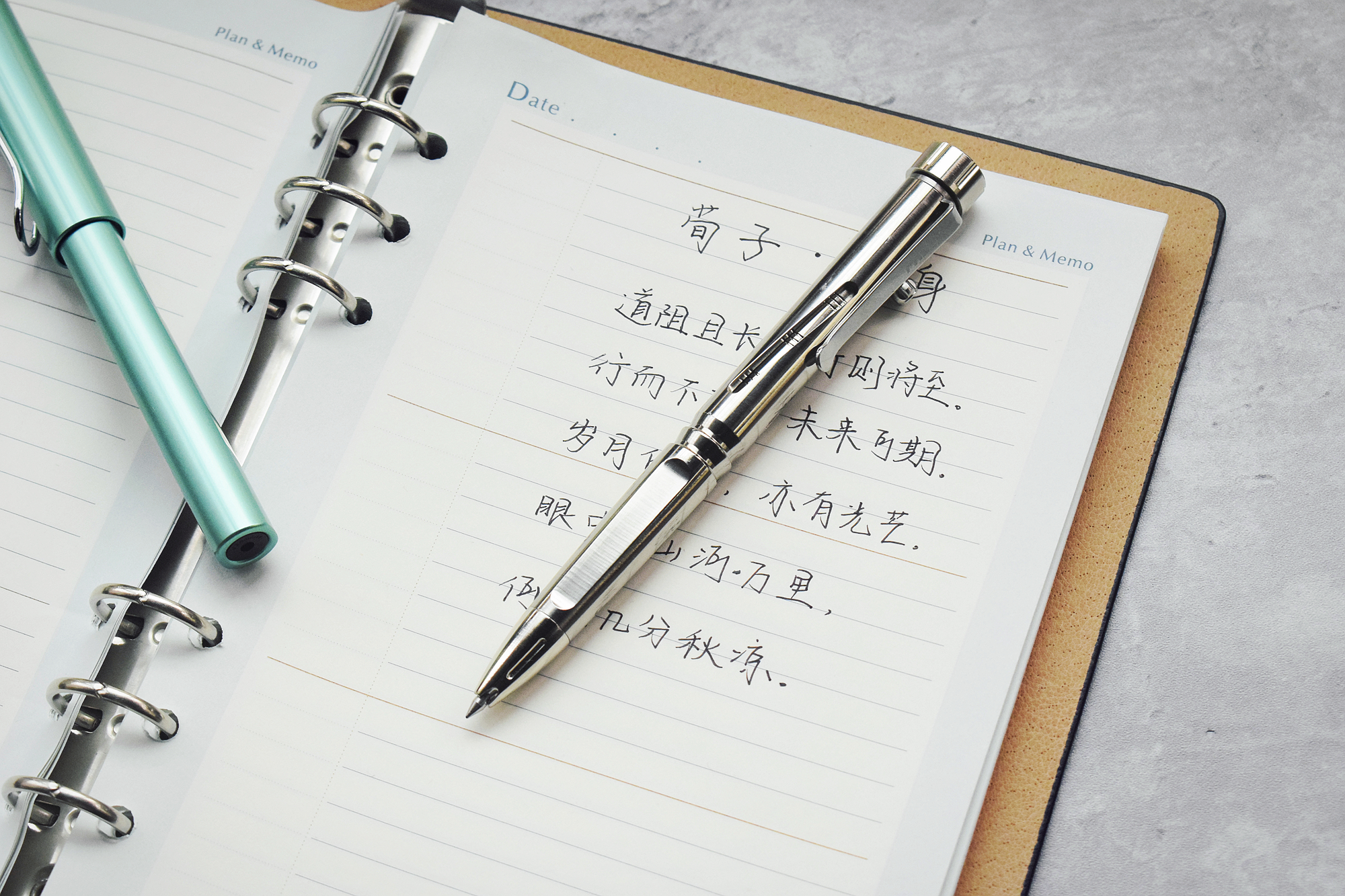 一笔多能，危急时刻展身手！弘安保罗“钛锐”战术笔体验