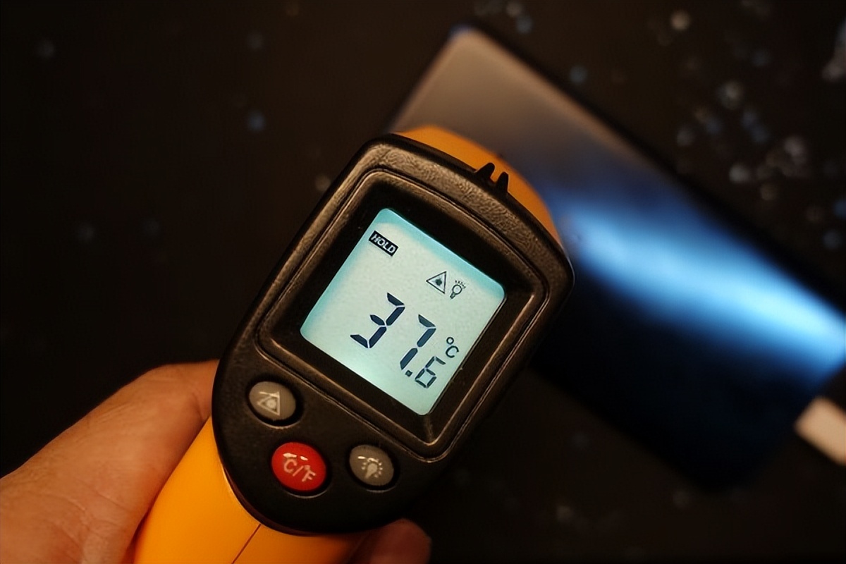 汽车倒车灯线路坏了怎么查,汽车的倒车灯为什么老是坏