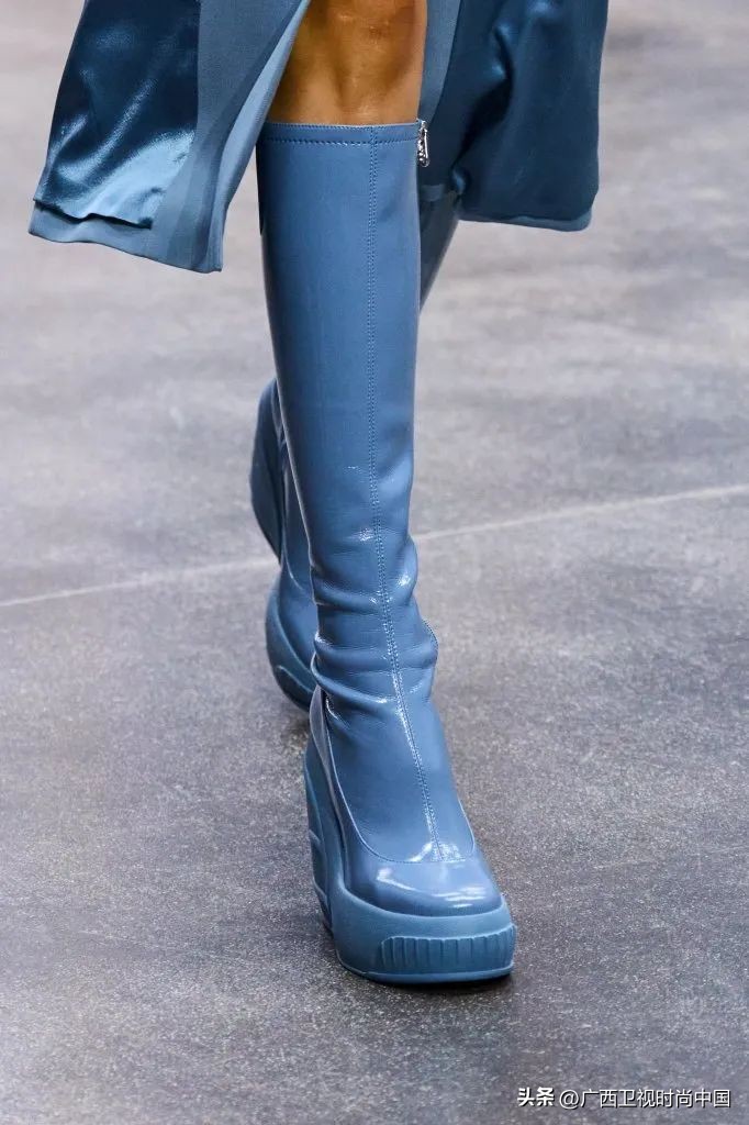 那些秀场上的“丑”鞋子