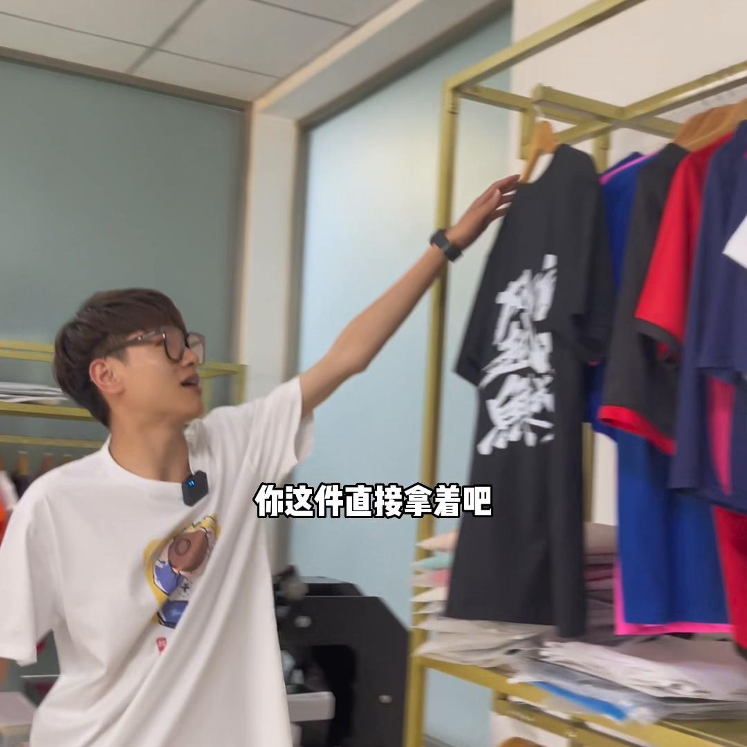 50件t恤多少钱一套,定制t恤的图案哪里有