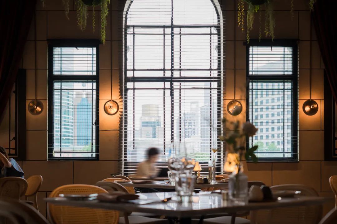 隐藏在历史博物馆旁边的院子,上海历史博物馆顶楼西餐厅