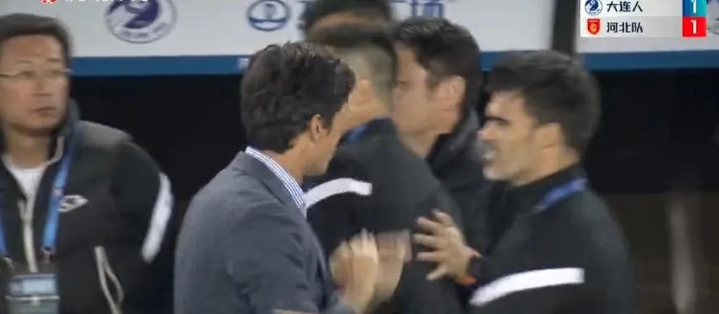 好饭不怕晚，大连人2：1河北，谢辉光芒四射照耀闫相闯