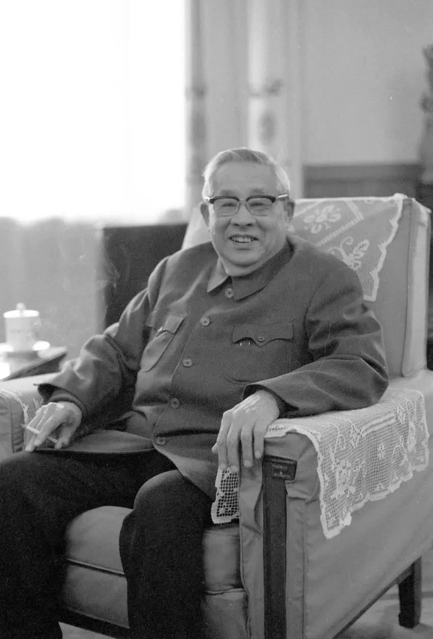 1980年陈香梅访华，会谈间邓公打趣*承志廖**：你这舅舅是“妻管严”