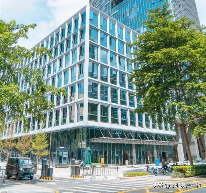 深圳南山科技园独栋商业大厦出租招租，约1.5万平米，冠名做总部