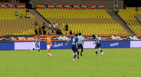 中超球迷辱骂裁判视频,中超足球裁判吹黑哨引众怒