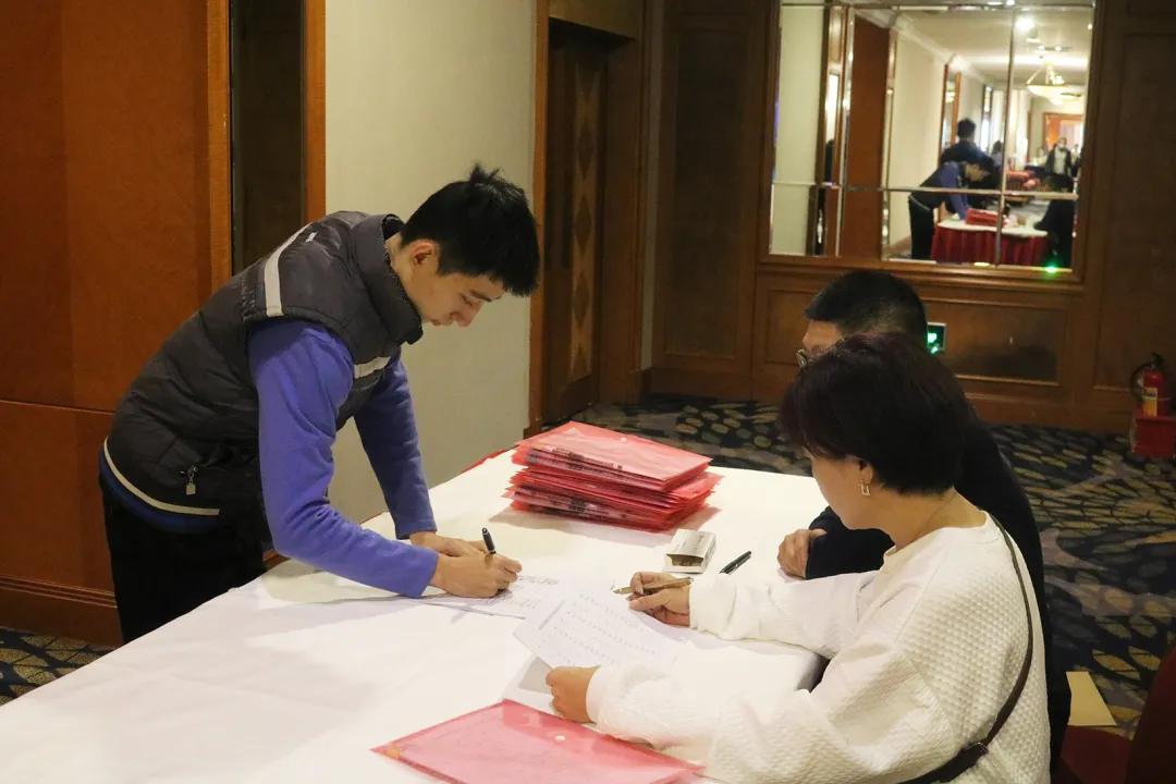 汕头市围棋协会举行换届选举大会，郑汉杰连任会长