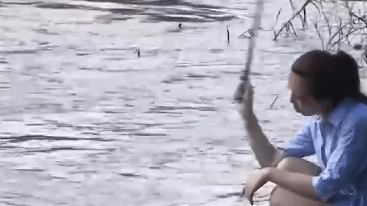 19岁女大学生深夜做“生意”,一年替父还债200万,成千万富婆