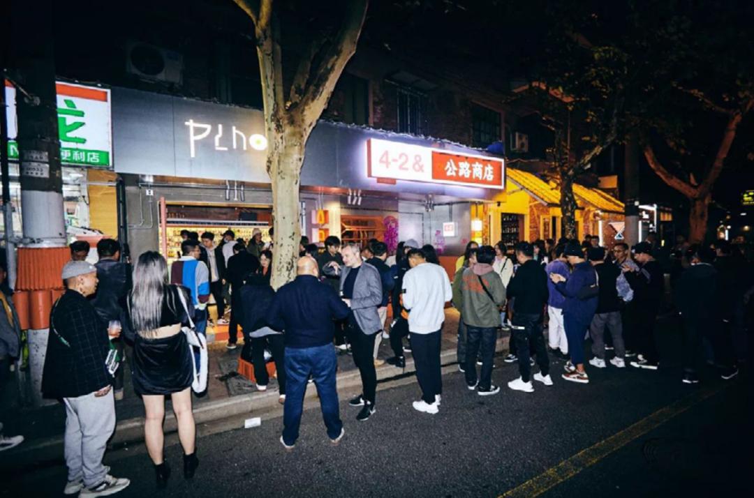 30+家“大V品牌”冲向线下抢开首店，商场们该招谁？