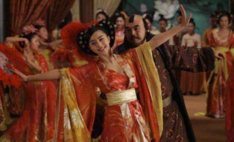 杨贵妃与安禄山互生情愫，怕被发现无意发明一物，至今仍是流行