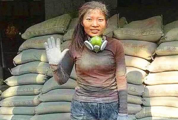 网红水泥妹骗局遭揭穿讽刺又可笑,曾经的网红水泥妹被揭穿真面目