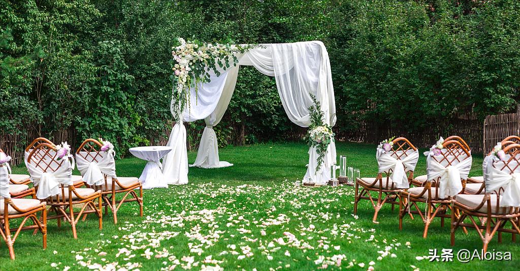 户外低成本婚礼现场布置,户外简单婚礼场地设计