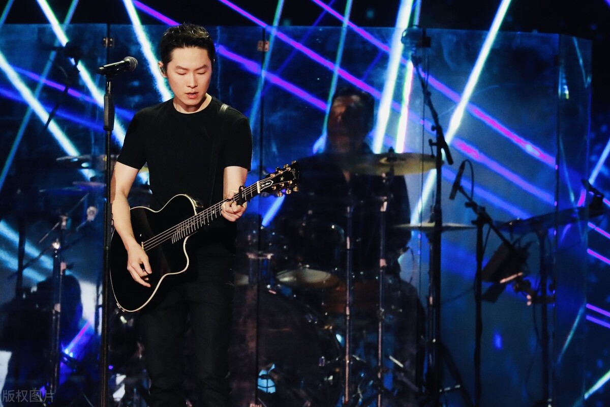 适合在旅途中听的歌曲,适合旅途听歌的歌