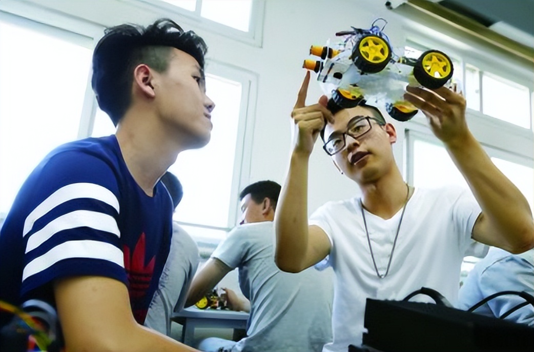 本科十大高薪大学专业,本科毕业生十大高薪排行榜