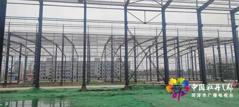 主要领导实地考察项目建设,县委书记带队观摩项目建设