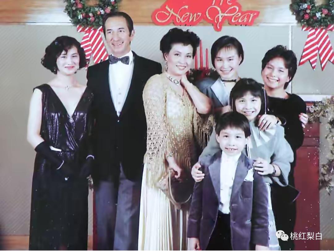 赌王二房蓝琼缨生了几个孩子,赌王二太蓝琼缨几岁生孩子