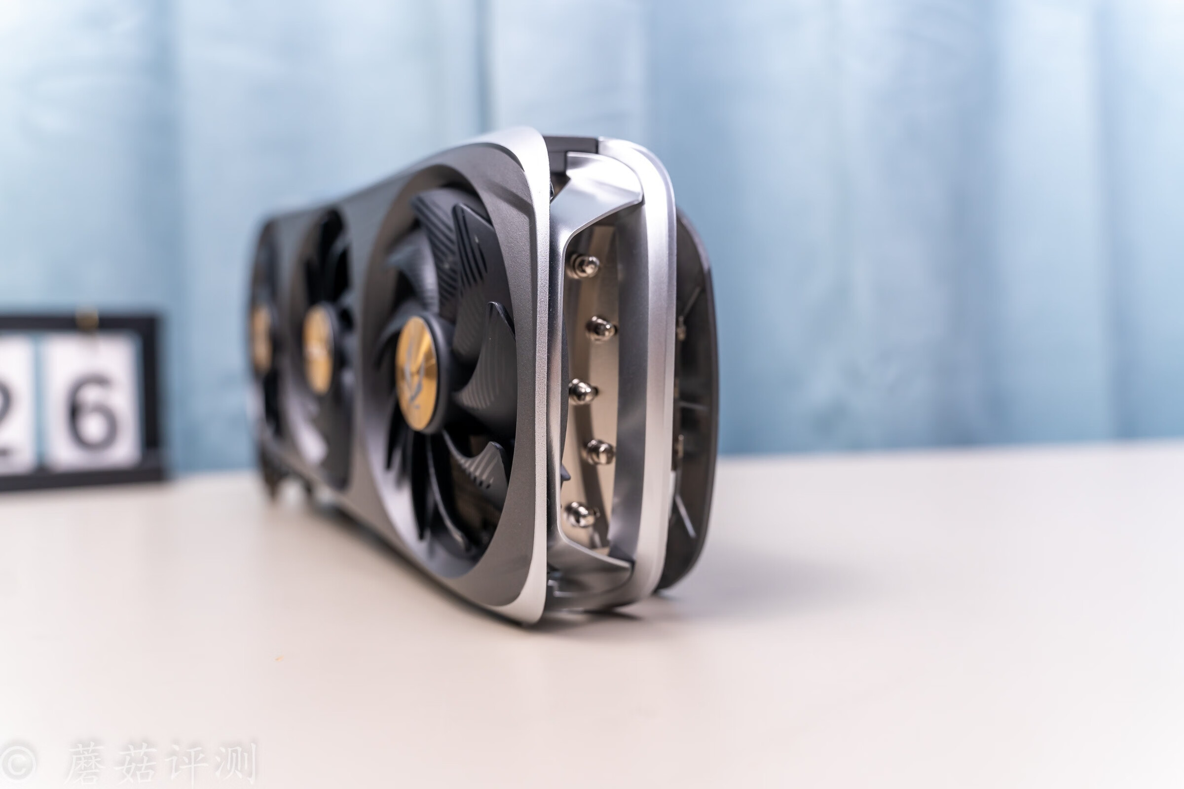 外观精致，散热优秀，适合干活，索泰RTX4090AMP显卡评测