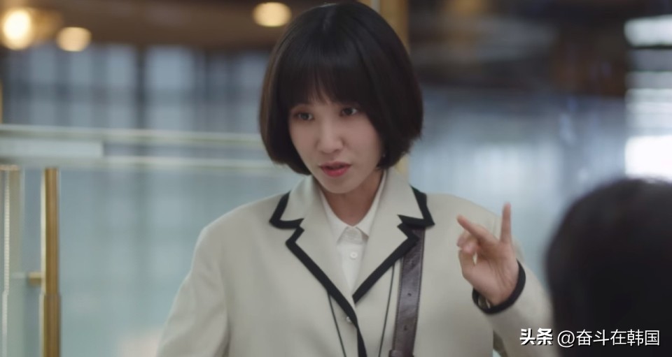 韩国年度最火韩剧之争！网友提名黑暗荣耀、禹英禑，还有更火的吗