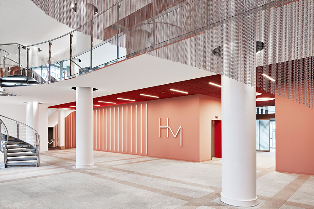 熙攘老街中的“后花园”大巭服饰深圳办公设计欣赏