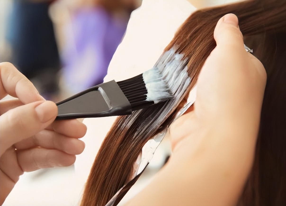 经常染发真的会得癌症吗,长期染发致癌是真的吗