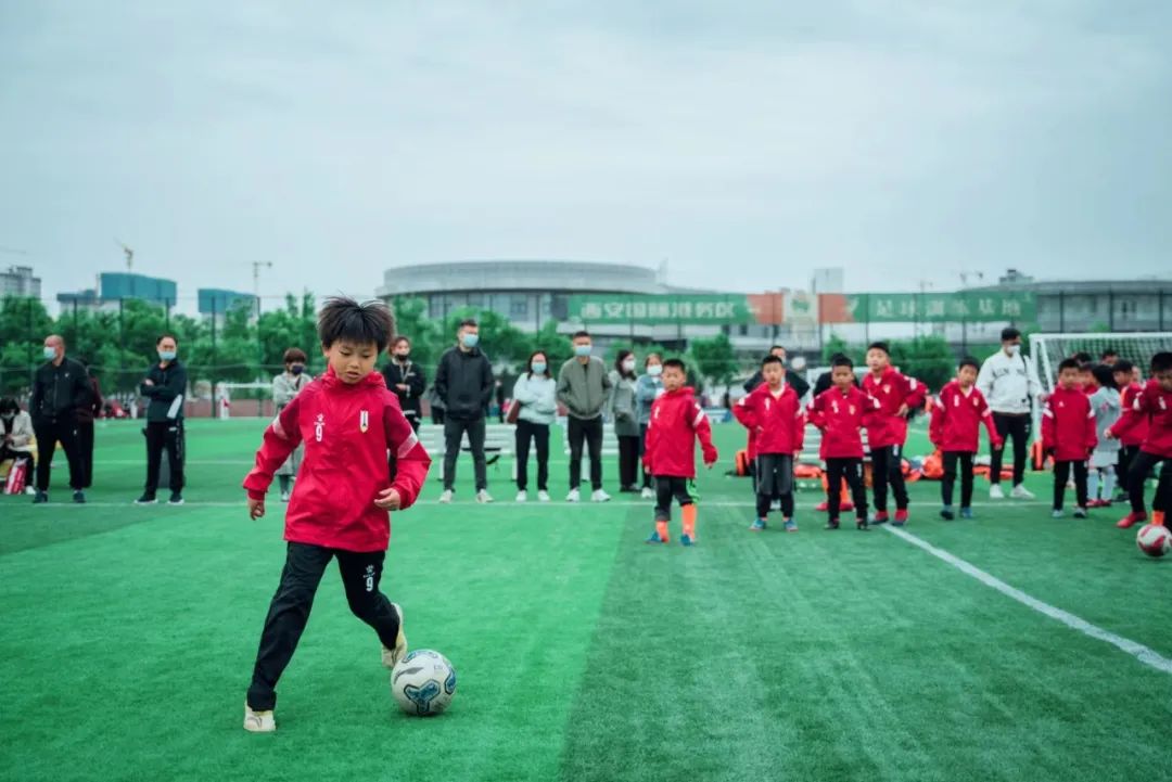 最近足球鞋推荐顶级,公认脚感最好的10双ag足球鞋
