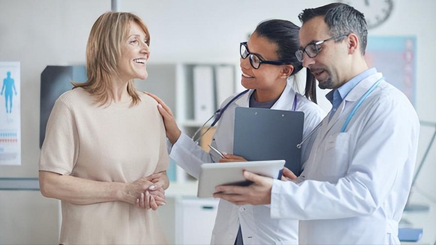 胸膜炎的胸痛和肺癌的痛哪个严重,经常胸闷咳嗽是不是肺癌