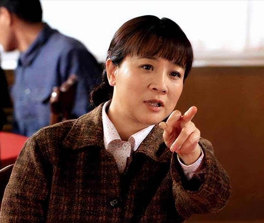 酒驾、卖假货、多次出轨，这4位“老艺人”晚节不保？