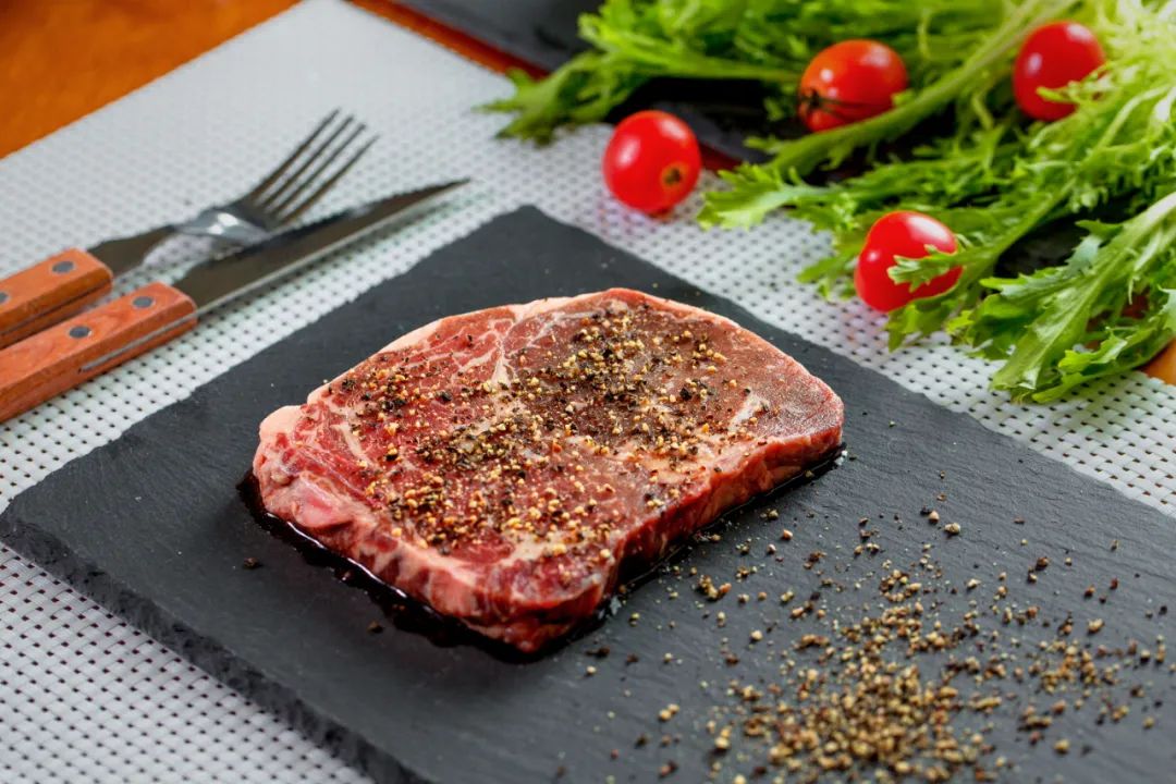 煎牛排如何防止汁水流出,原切牛排煎完留不住汁水