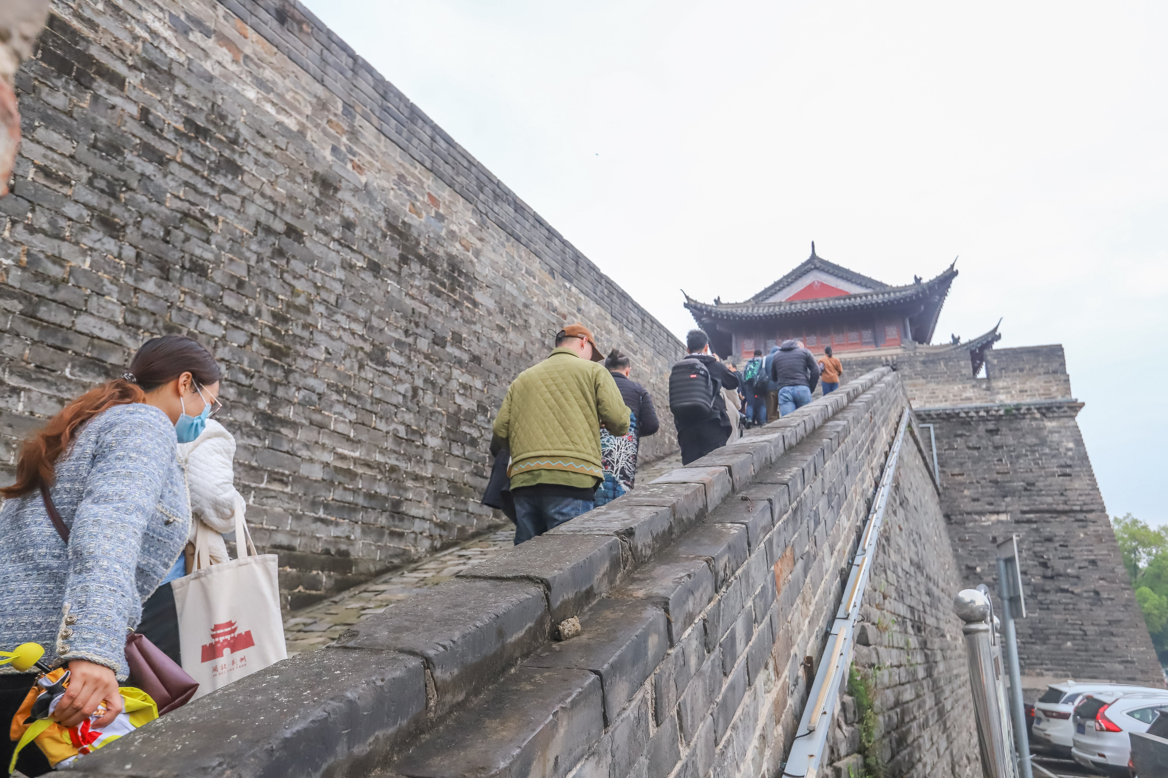 荆州古城墙的历史和照片,襄阳古城墙和荆州古城墙哪个完整