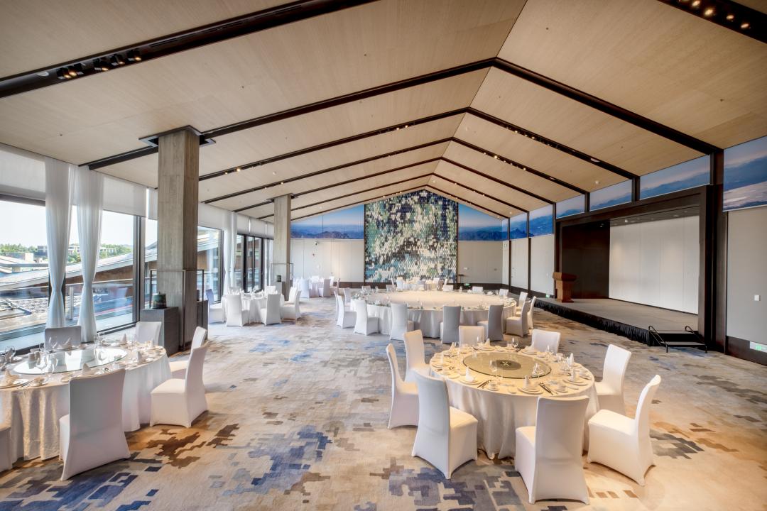 雁柏山庄的夜景,雁柏山庄远景